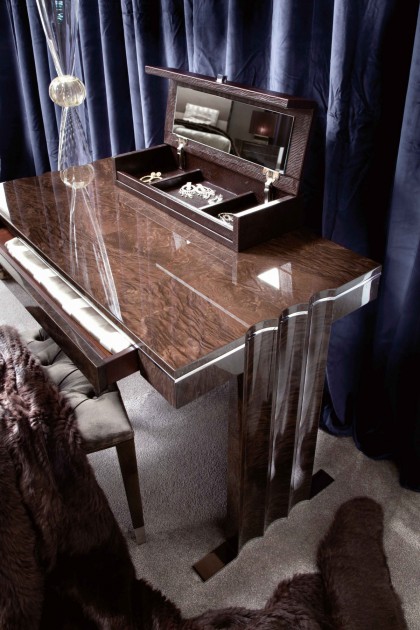 ABSOLUTE VANITY DESK 01