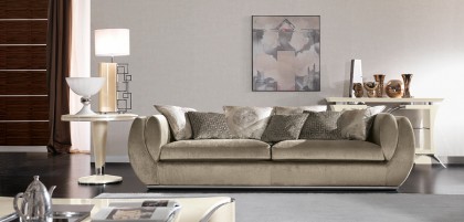 Montenapoleone detailed sofa