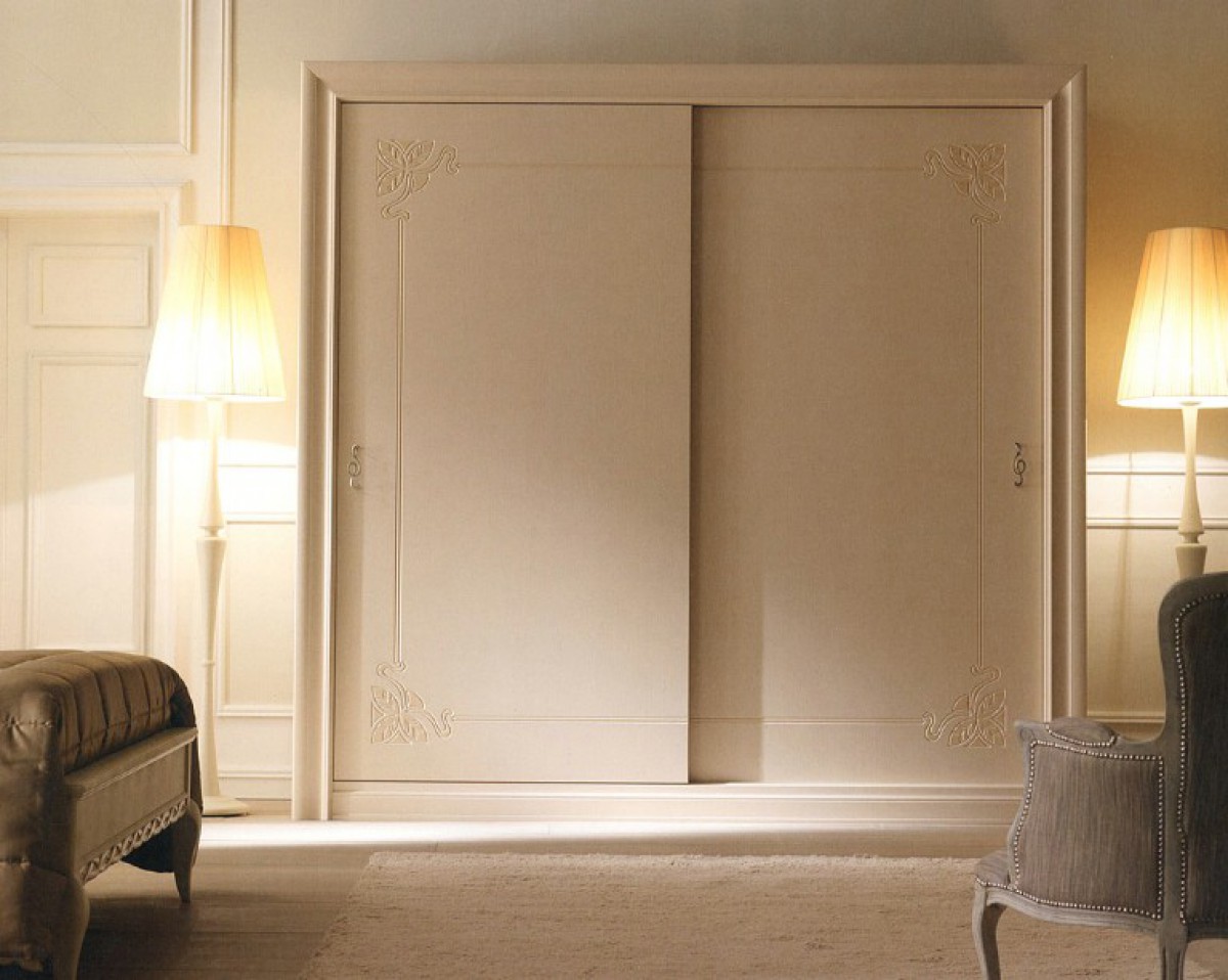 Wardrobe with sliding doors